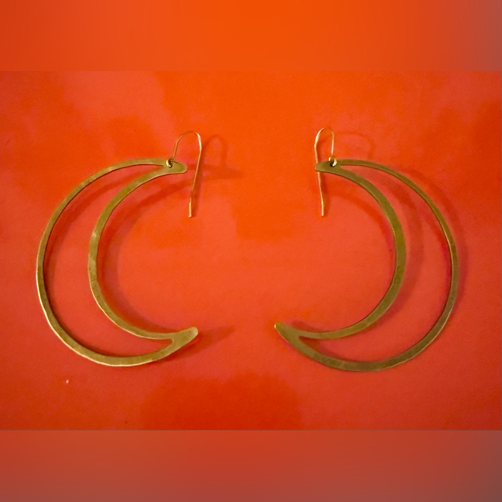 Crescent Moon earrings by Alchemilla 🌙🌙